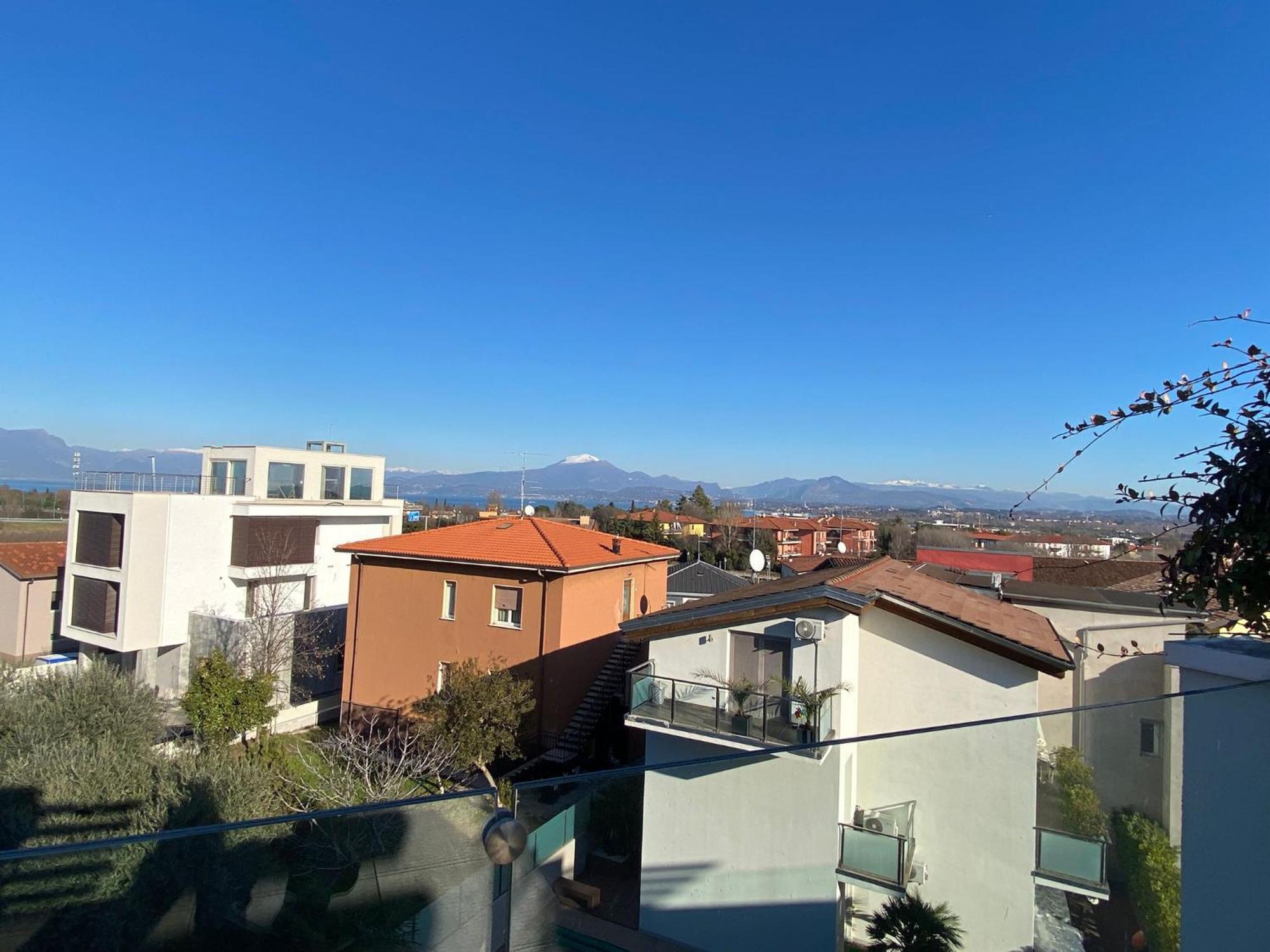 The Terrace On The Lake - Apartment With Pool Peschiera del Garda Exterior photo