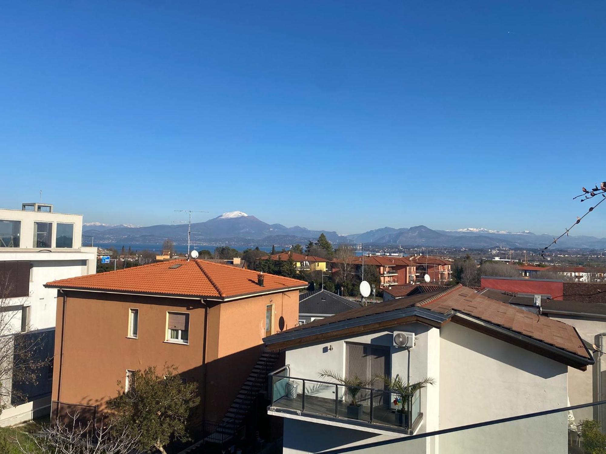 The Terrace On The Lake - Apartment With Pool Peschiera del Garda Exterior photo